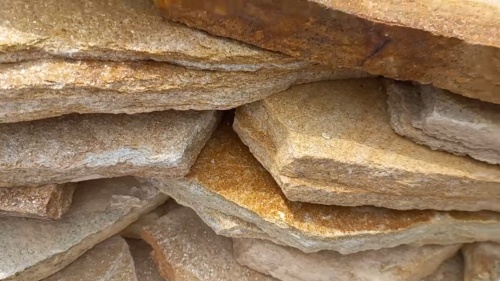 Плитняк златолит жёлтый золотистый для отмостки купить в Дубне