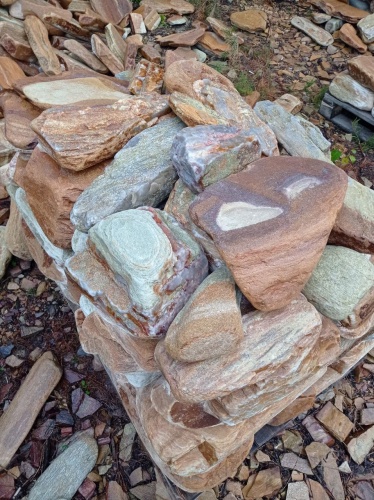 Златолит жёлтый, жёлто-зелёный глыбки и валуны для ланшафтного дизайна купить в Дубне