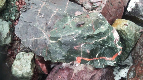 Гигантские зелёные валуны для ландшафтного дизайна весом более 5 тонн купить в Дубне