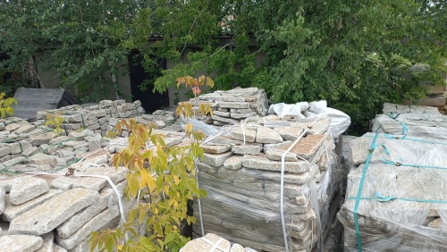 Плитняк галтованный гранитный для ландшафтного дизайна купить в Дубне