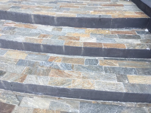 Плитка из Златолита Уральского для лестницы купить в Дубне