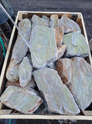Златолит жёлтый, жёлто-зелёный глыбки и валуны для ланшафтного дизайна купить в Дубне