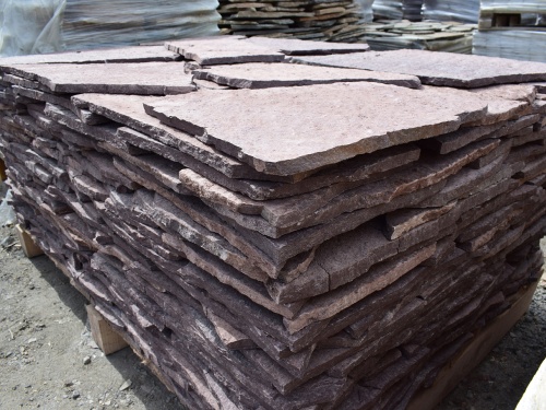 Плитняк лемезит бордовый для облицовки цоколя 20-25 мм  купить в Дубне