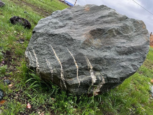 Гигантские зелёные валуны для ландшафтного дизайна весом более 5 тонн купить в Дубне