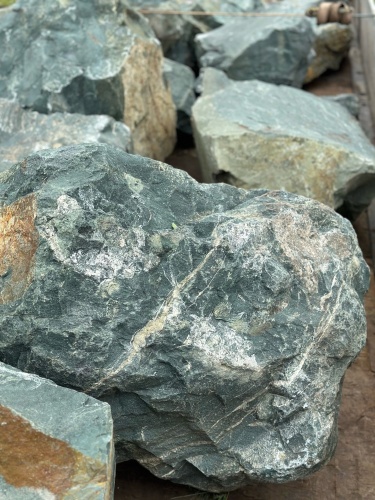 Камни для ландшафтного дизайна зелёные 10-60 килограмм купить в Дубне