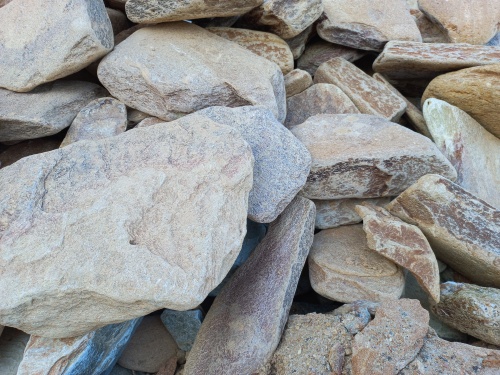 Златолит жёлтый, жёлто-зелёный глыбки и валуны для ланшафтного дизайна купить в Дубне