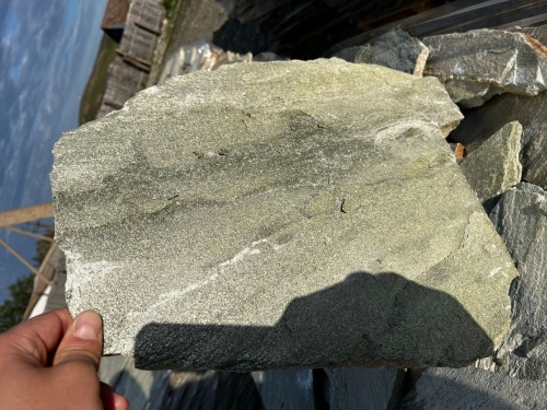 Плитняк златолит зелёный для цоколя, отмостки купить в Дубне