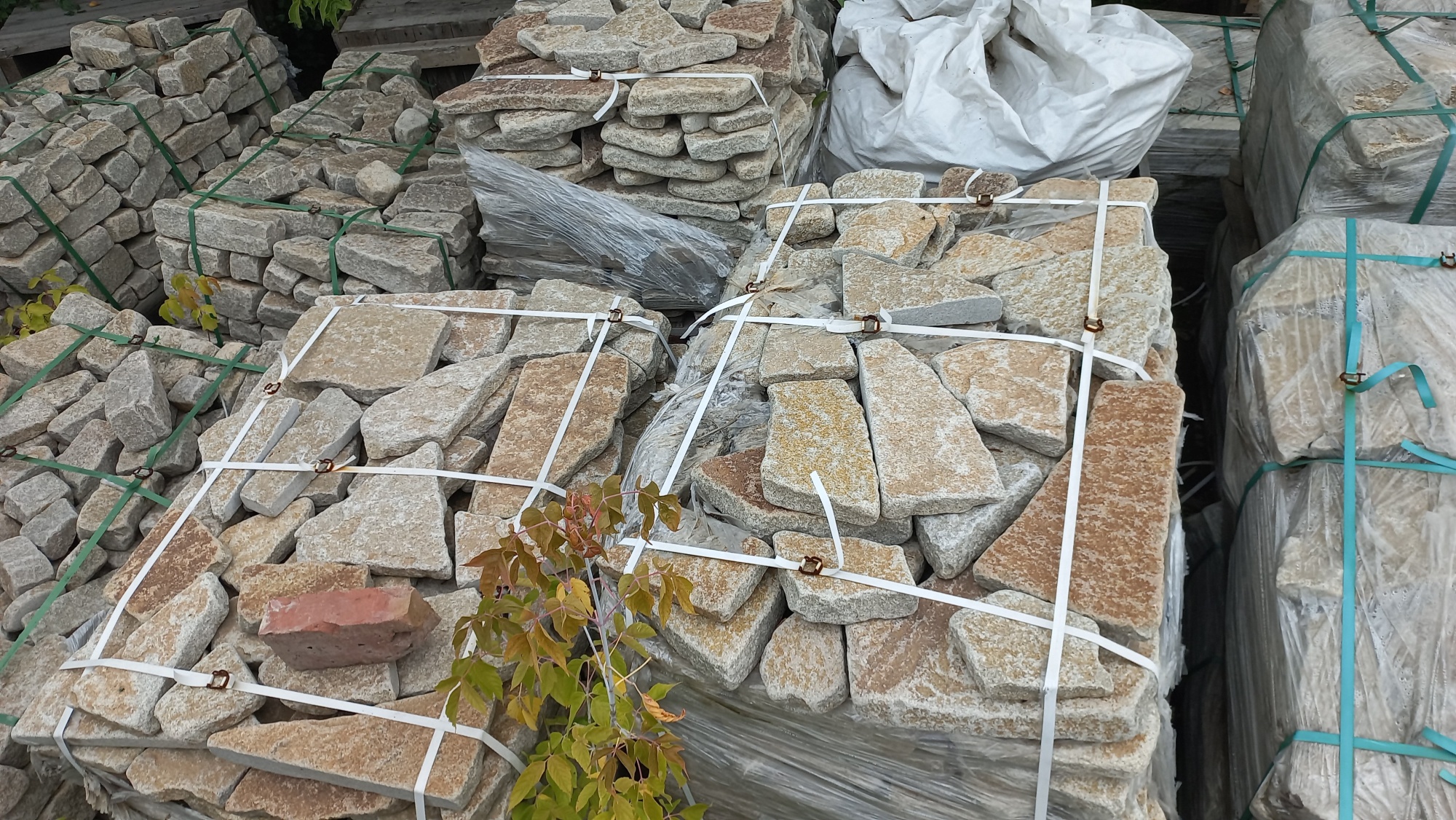 Плитняк гранитный галтованный купить в Дубне