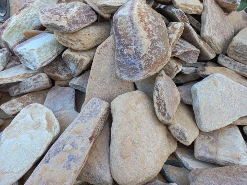 Златолит жёлтый, жёлто-зелёный глыбки и валуны для ланшафтного дизайна купить в Дубне