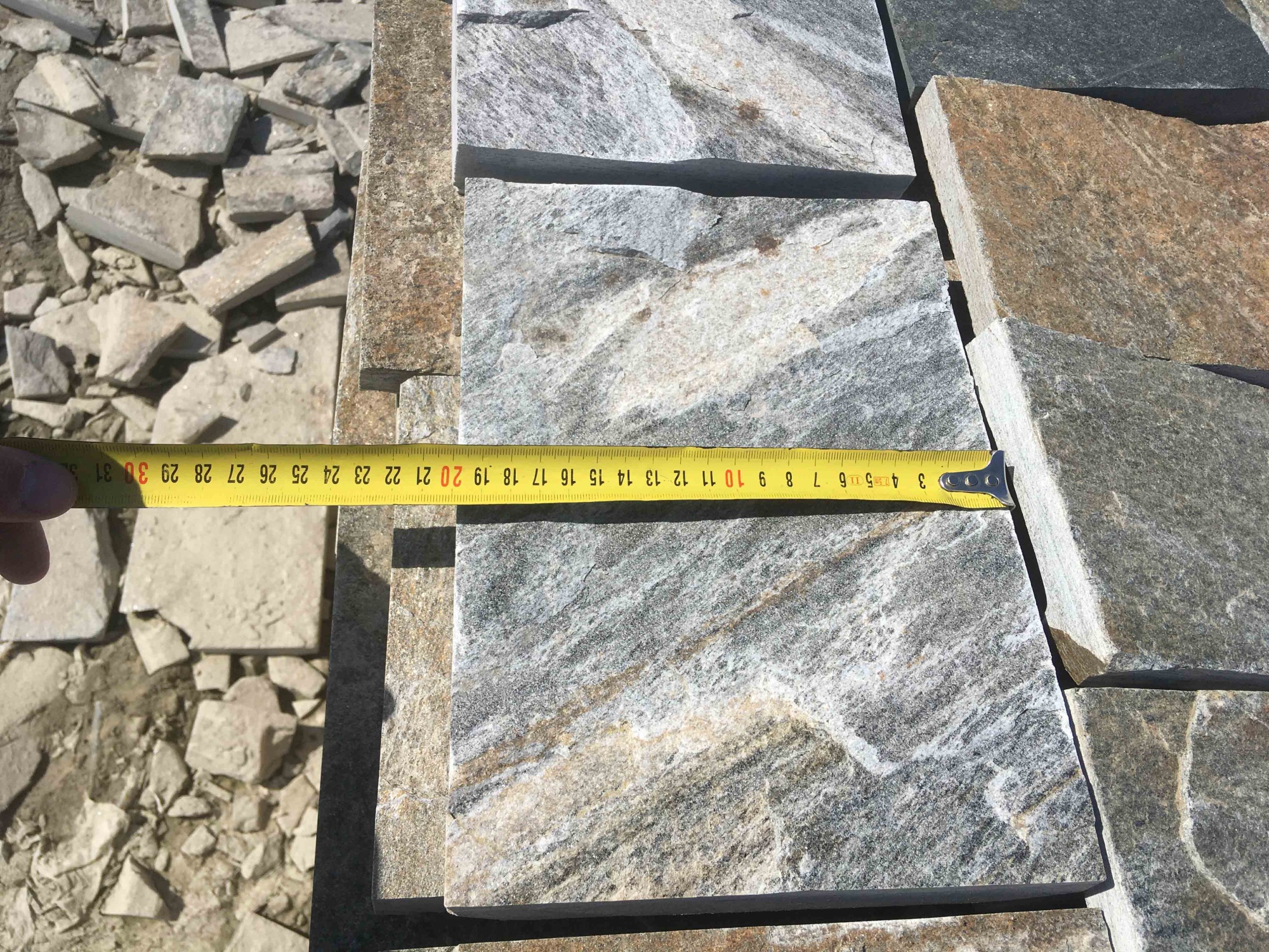 Плитка пилёная златолит Уральский для цоколя, отмостки купить в Дубне