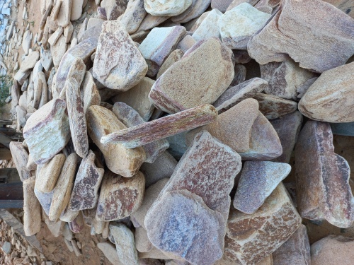 Златолит жёлтый, жёлто-зелёный глыбки и валуны для ланшафтного дизайна купить в Дубне