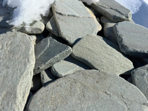 Плитняк златолит зелёный галтованный для цоколя купить в Дубне