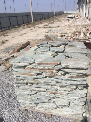 Златолит серебристый галтованный для лестниц купить в Дубне