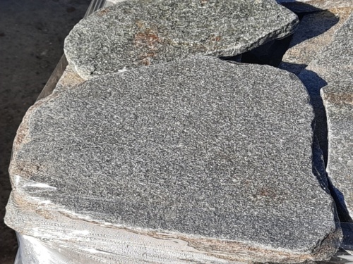 Златолит серебристый галтованный для лестниц купить в Дубне