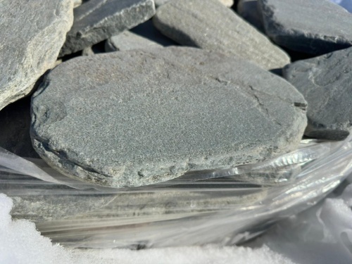 Плитняк златолит зелёный галтованный для мощения на бетон купить в Дубне